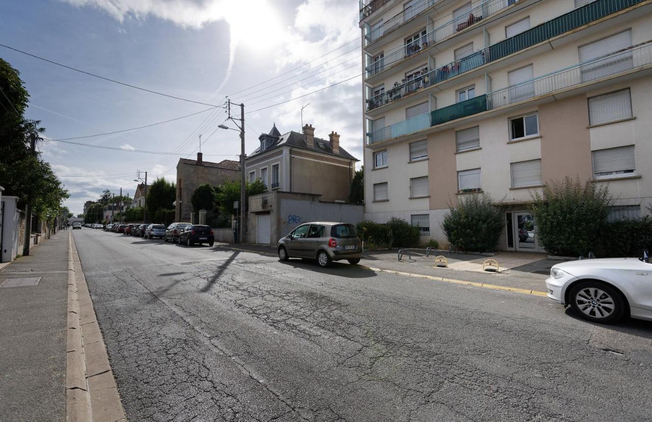 Studio A 300 Metres De La Gare Et 25 Minutes De Paris En Train เมอลัง ภายนอก รูปภาพ