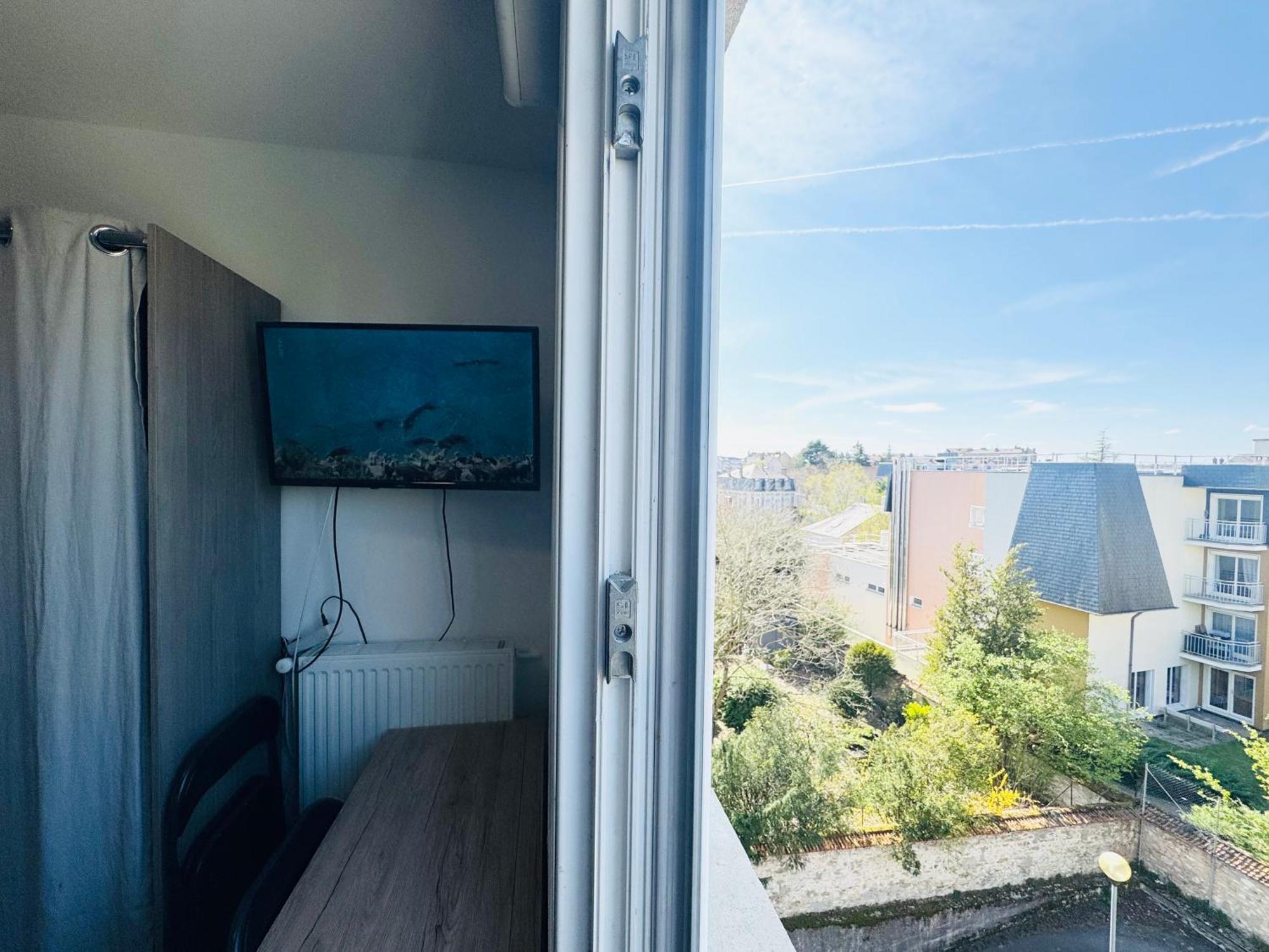 Studio A 300 Metres De La Gare Et 25 Minutes De Paris En Train เมอลัง ภายนอก รูปภาพ
