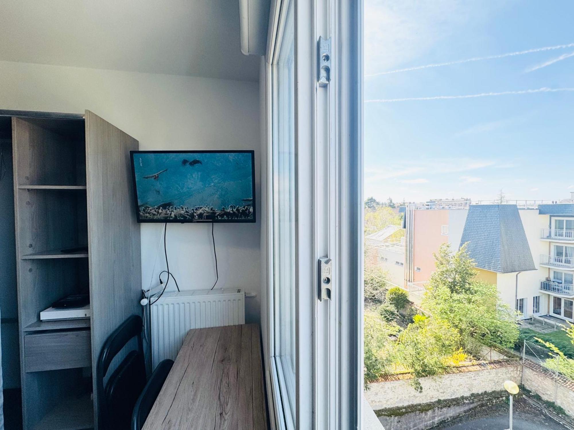 Studio A 300 Metres De La Gare Et 25 Minutes De Paris En Train เมอลัง ภายนอก รูปภาพ